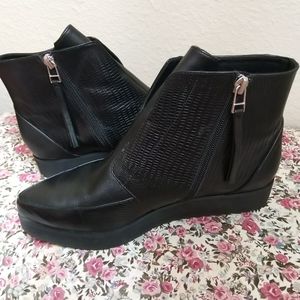 Like New! ASKA Sz 39(9) Black Leather Ankle Boots